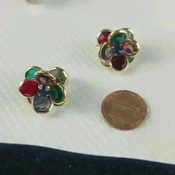 1/$59Vintage colorful crystal rhinestones flower clip on earrings in Gold-ton… - Picture 16 of 17